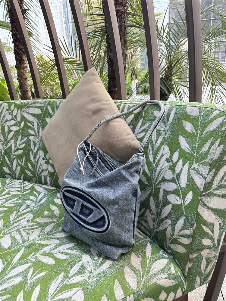 Thumbnail: Diesel Bag