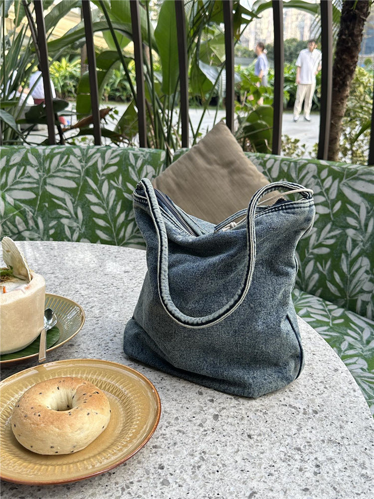 Thumbnail: Diesel Bag