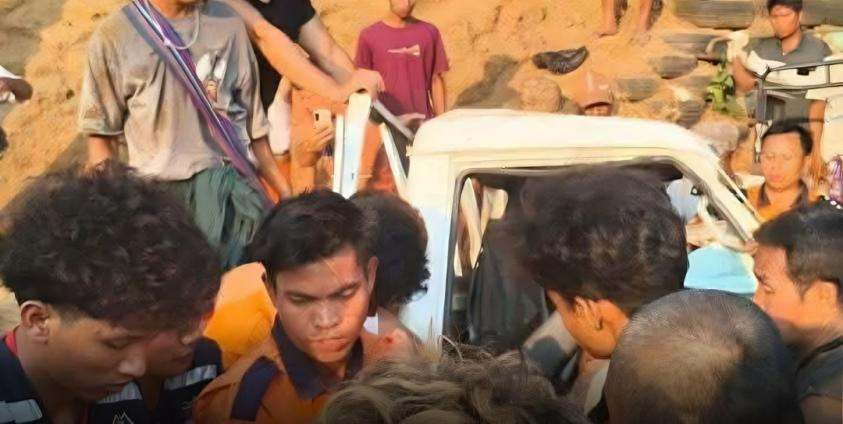 Ten Killed, Including Monks, in Road Crash Near Thaton