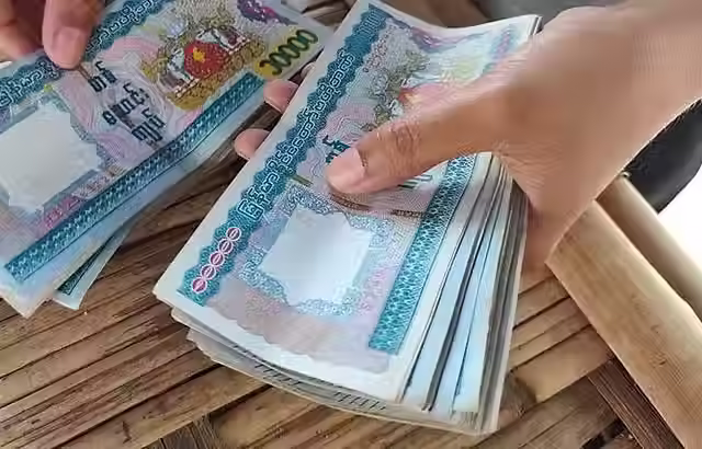 Severe Cash Shortage Causes Difficulties for Money Transfers and Withdrawals in Arakan