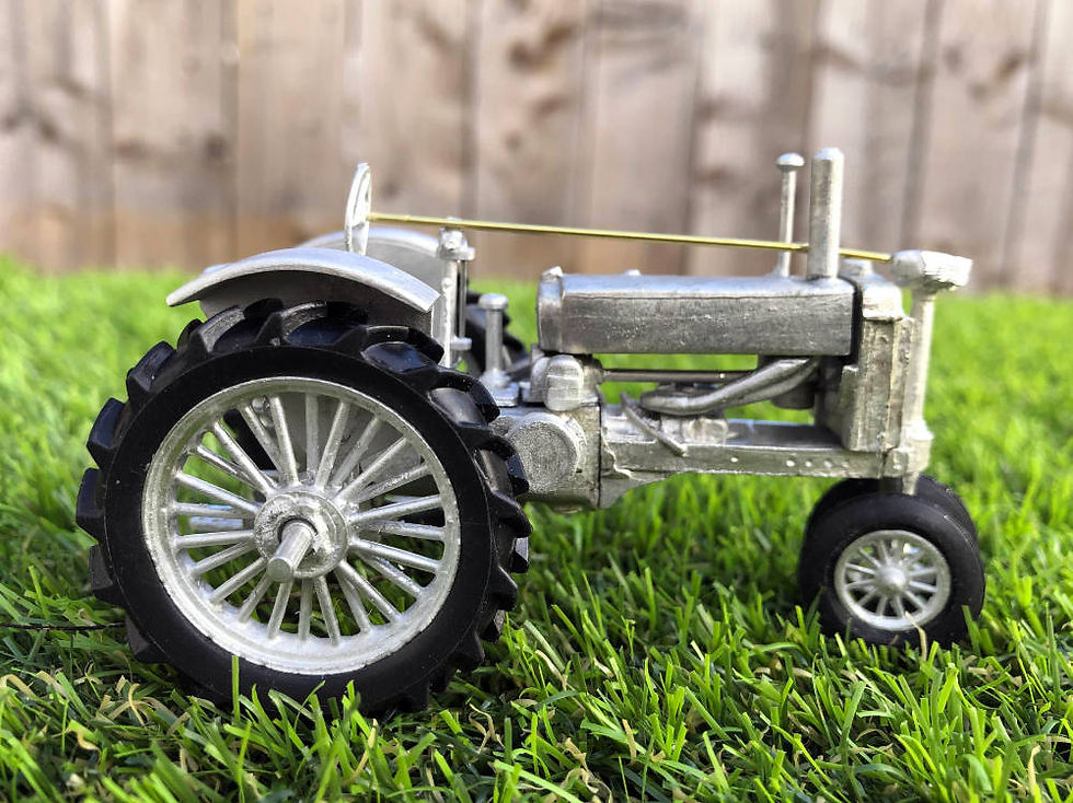 Thumbnail: 1937 Unstyled John Deere Model B - Tricycle