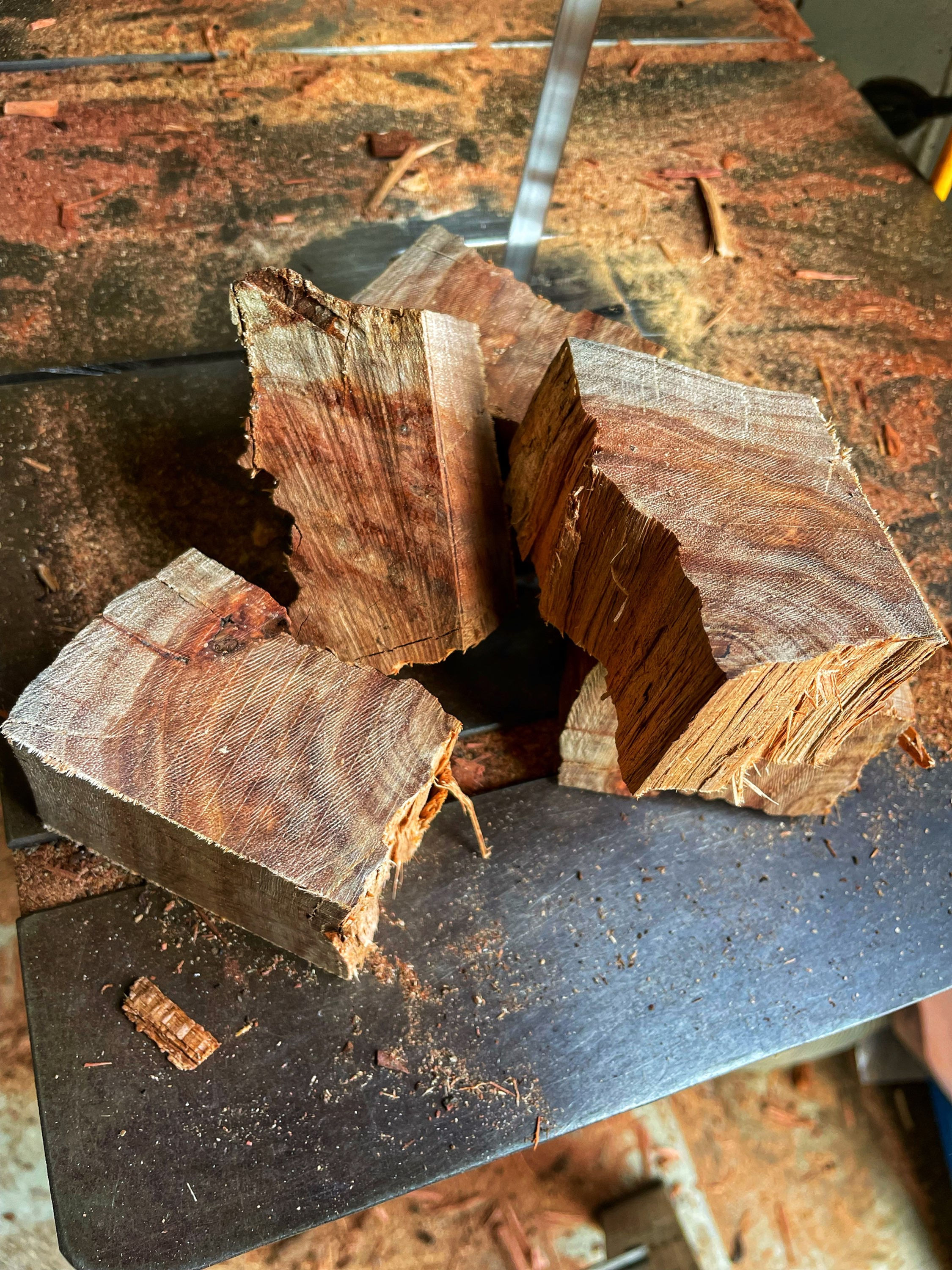 Black Wattle Wood Chunks - 1kg