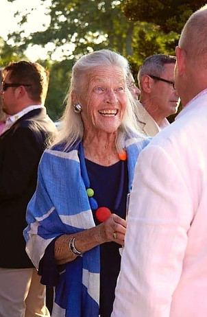 Candid photograph of abstract artist Ann Gralnek. Profile picture