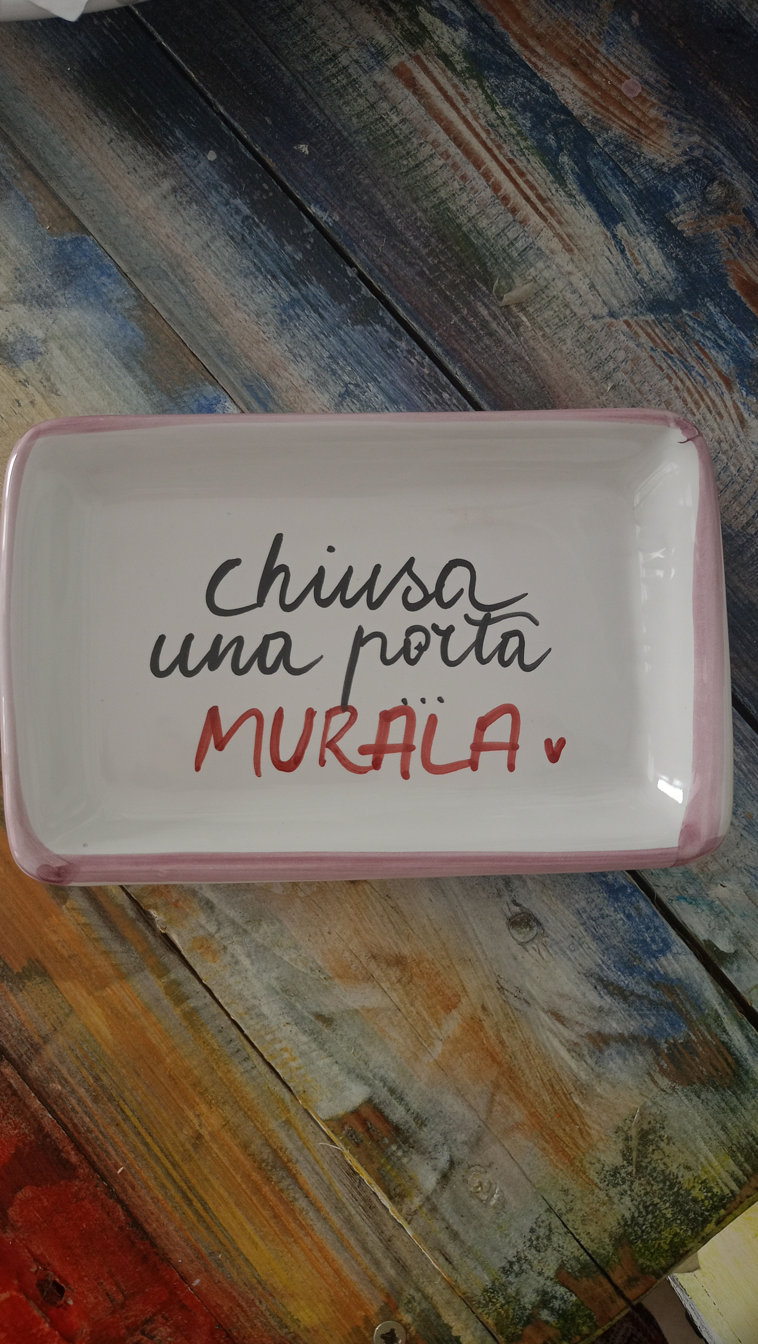 Vassoietto: chiusa una porta, murala