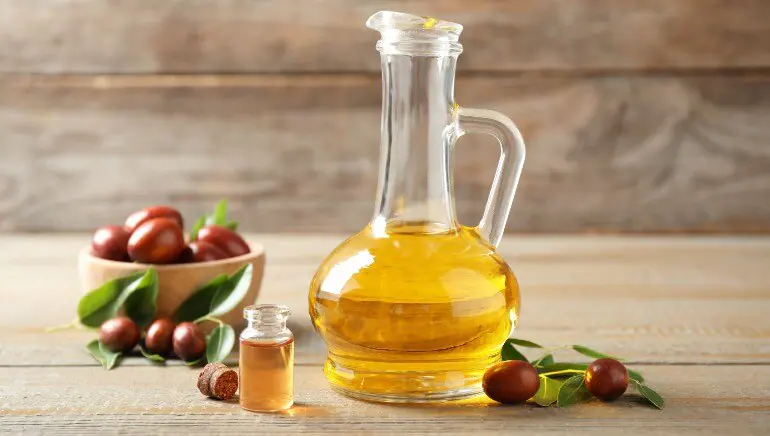 jojoba-oil-for-hair-.webp