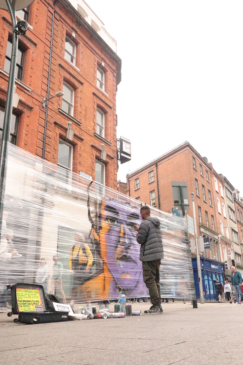 Joao Brutto completing his graffiti artwork on Grafton Street.