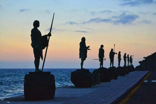 Estatuas de guanches en Candelaria, Tenerife