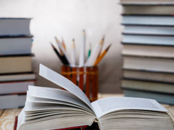 Adozione libri di testo 2026/2027: piattaforma AIE aperta dal 13 aprile, invio dati entro l’8 giugno anche per chi usa strumenti didattici alternativi