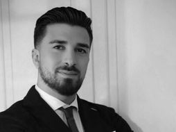 Andrea De Simone: “Tutti noi meritiamo la felicità per cui occorre credere in se stessi, inseguire con determinazione i propri obiettivi, cercare il lato positivo in ogni situazione"
