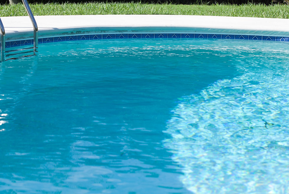 Ragazzina resta incastrata nel bocchettone della piscina: è gravissima