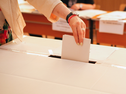 ELEZIONI POLITICHE: BISOGNEREBBE EVITARE LA CHIUSURA DELLE SCUOLE