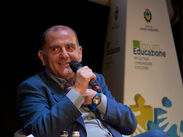 Pellai: "I nonni sono querce che regalano un'ombra grande quando c'è afa e caldo. Stare seduti accanto a loro fa sentire al sicuro come quando piove e all'improvviso un ombrello viene aperto"