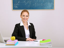 Concorso Docenti PNRR 3: 58.000 i posti. Quali sono i REQUISITI DI PARTECIPAZIONE? La CRITICA della CGIL: "Concorsi banditi a raffica in presenza di idonei da assumere"