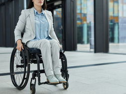 Docente disabile derubata della carrozzina Valeria Scommegna, il CNDDU chiede restituzione immediata e richiama a una più forte educazione ai diritti umani