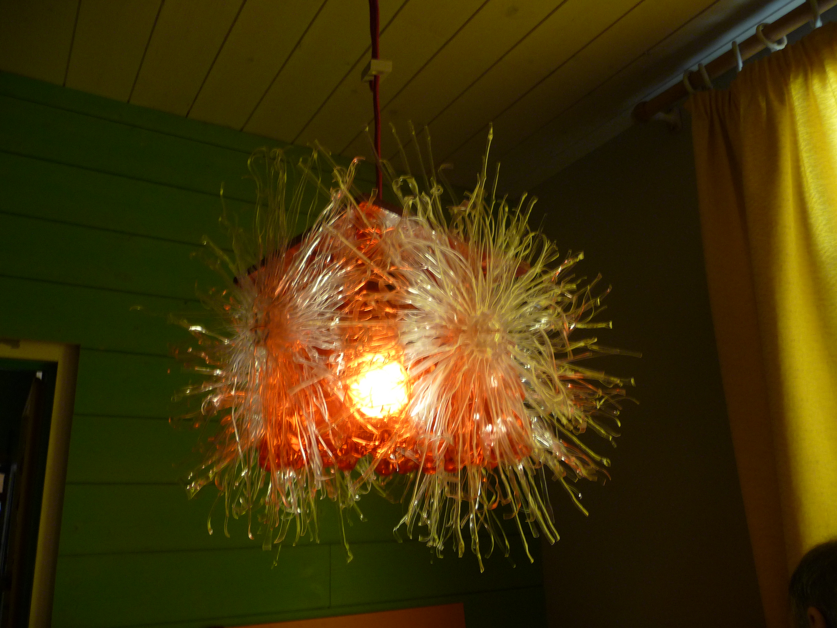 lustre avec 20 bouteilles plastique