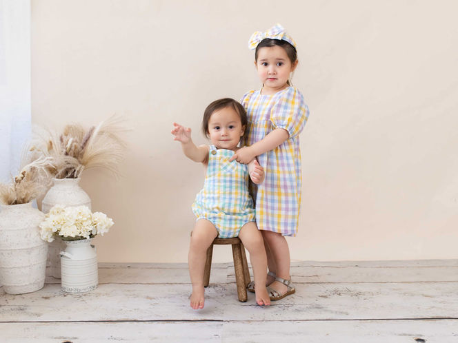 Sibling portraits in cake smash photoshoot