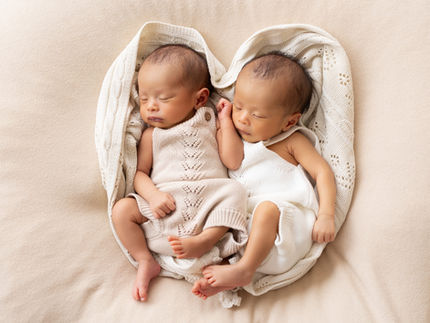 twin newborn photography