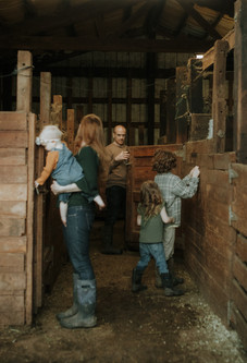 barn photoshoot near Sandy, Oregon