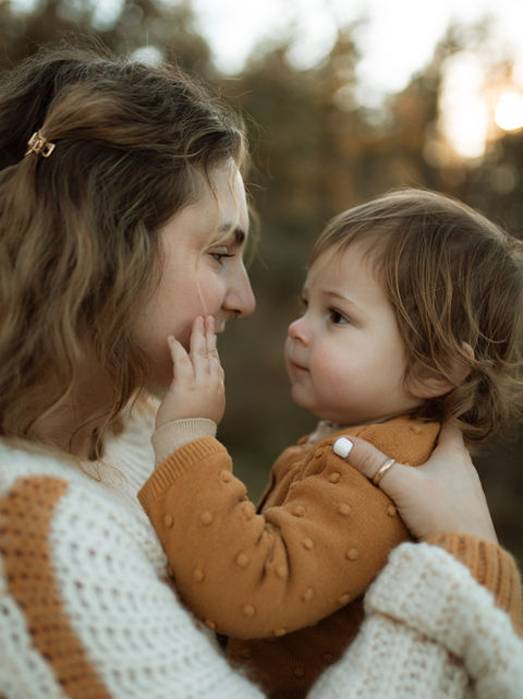 baby looks up at mama lovingly motherhood photography session near Oregon City, Oregon at Canemah Bluff