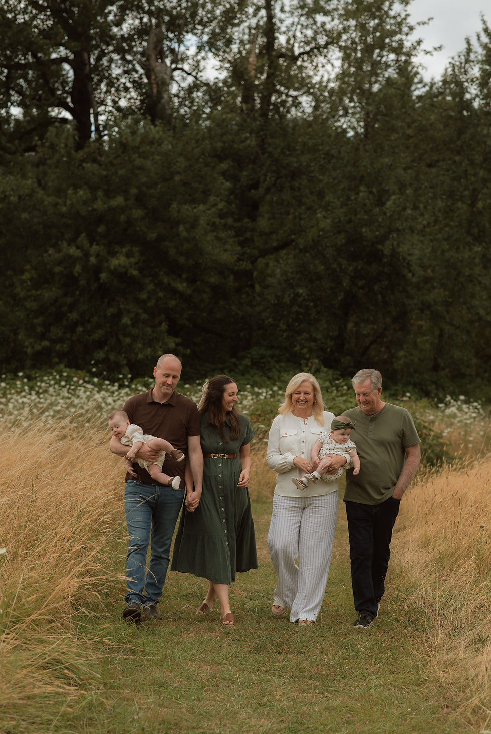 grandparents at photoshoot in the Columbia river gorge