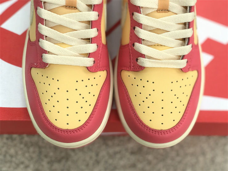 Thumbnail: Nike Dunk - Low "Strawberry Peach"