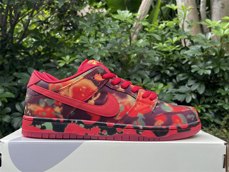 Thumbnail: The Wizard of Oz x Nike Dunk - Low "Poppy Field"