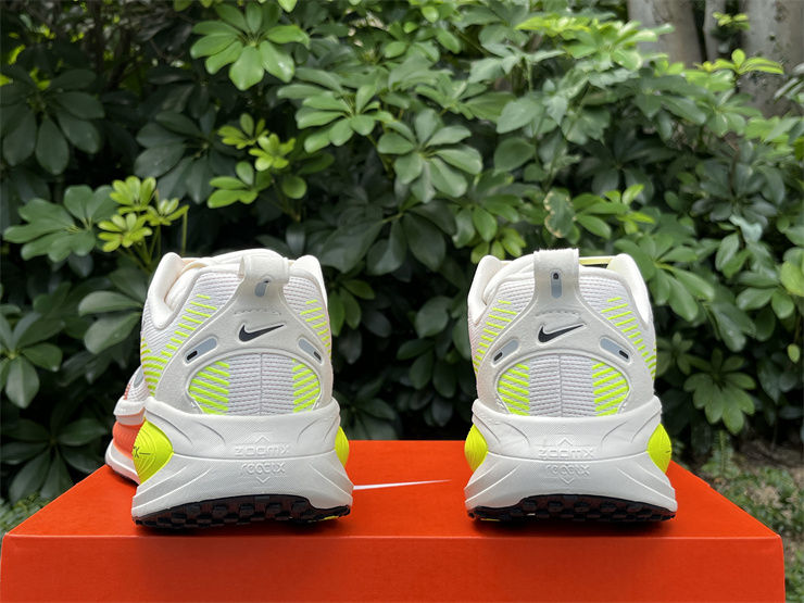 Thumbnail: Nike Air Vomero 18 "Phantom Light Wild Mango Volt"