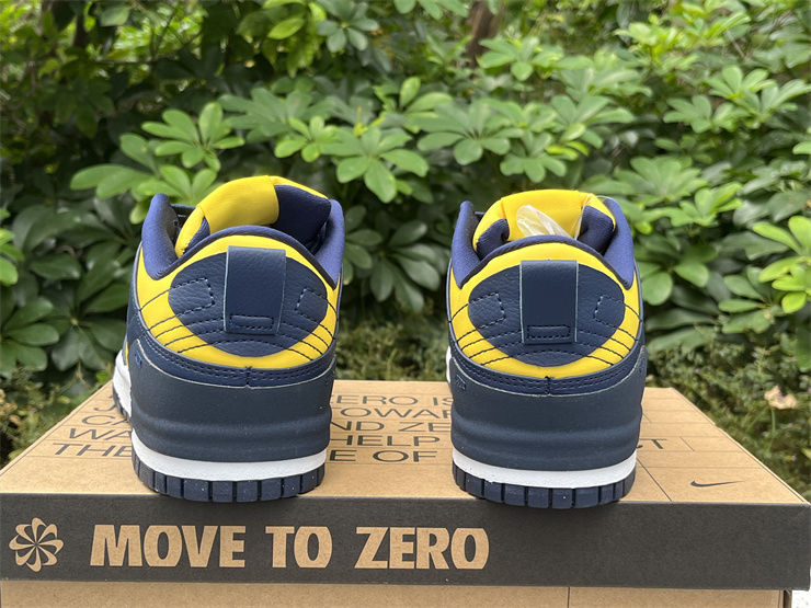 Thumbnail: Nike Dunk - Low Disrupt 2 "Michigan"