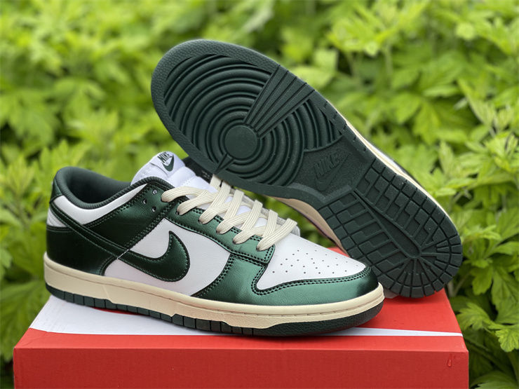 Nike Dunk - Low "Vintage Green"