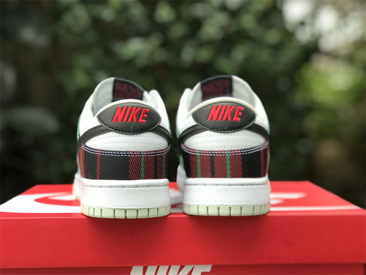 Thumbnail: Nike Dunk - Low "Tartan Plaid"