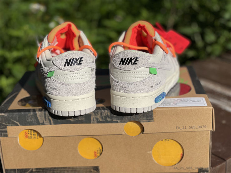 Thumbnail: Off-White x Nike Dunk - Low "Lot 31 of 50"