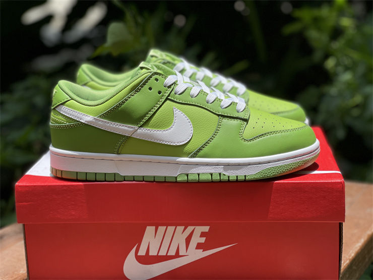 Thumbnail: Nike Dunk - Low "Chlorophyll"
