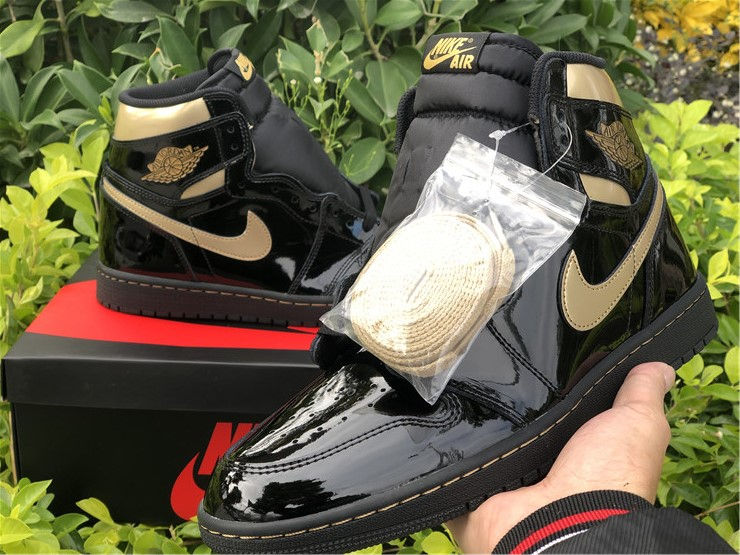 Thumbnail: Air Jordan 1 - High "Black Metallic Gold"
