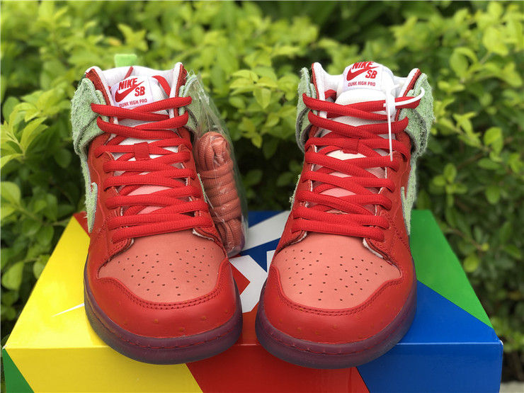Thumbnail: Nike Dunk - High "Strawberry Cough"