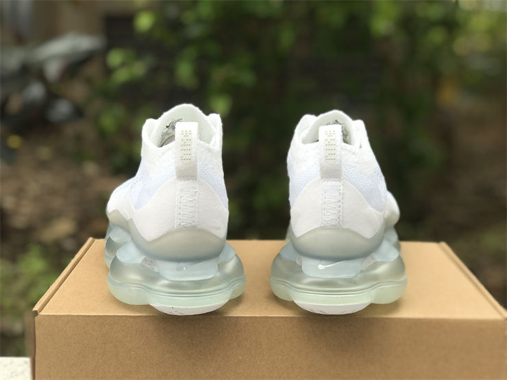 Thumbnail: Air Max Scorpion Flyknit "White Football Grey"