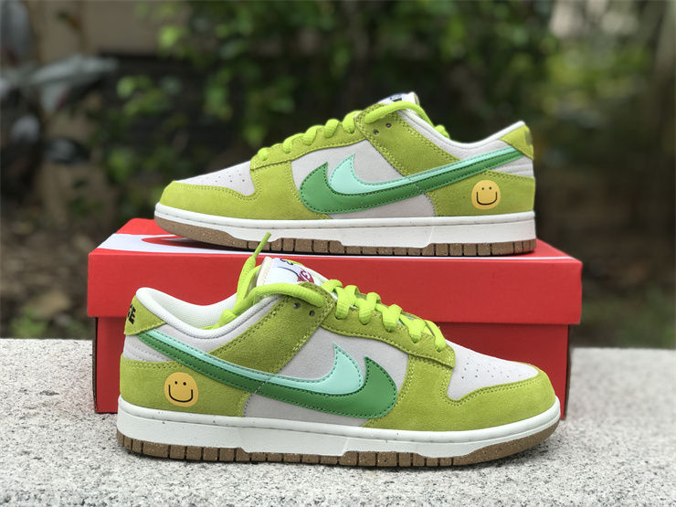 Thumbnail: Nike Dunk - Low "85"