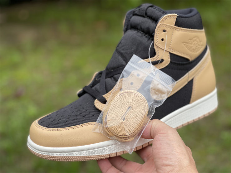 Thumbnail: Air Jordan 1 - High "Heirloom"