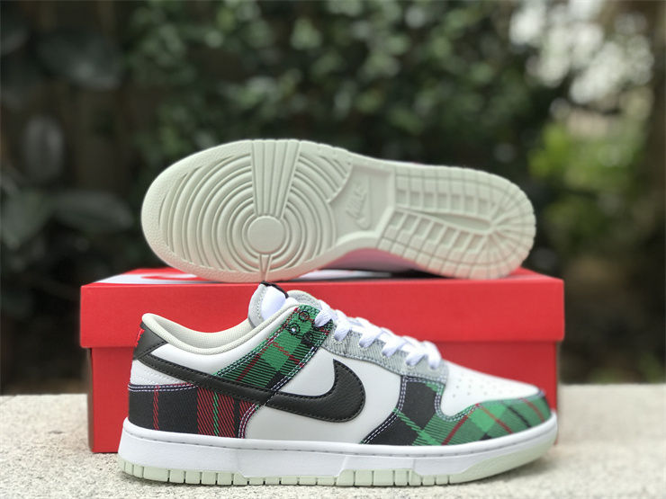 Thumbnail: Nike Dunk - Low "Tartan Plaid"