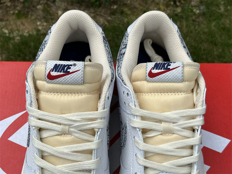 Thumbnail: Nike Dunk - Low "Washed Denim"