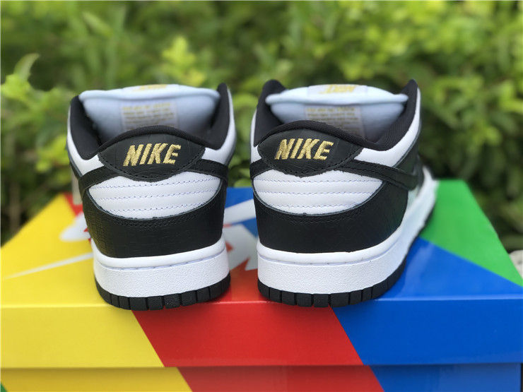 Thumbnail: Supreme x Nike Dunk - Low "Black"