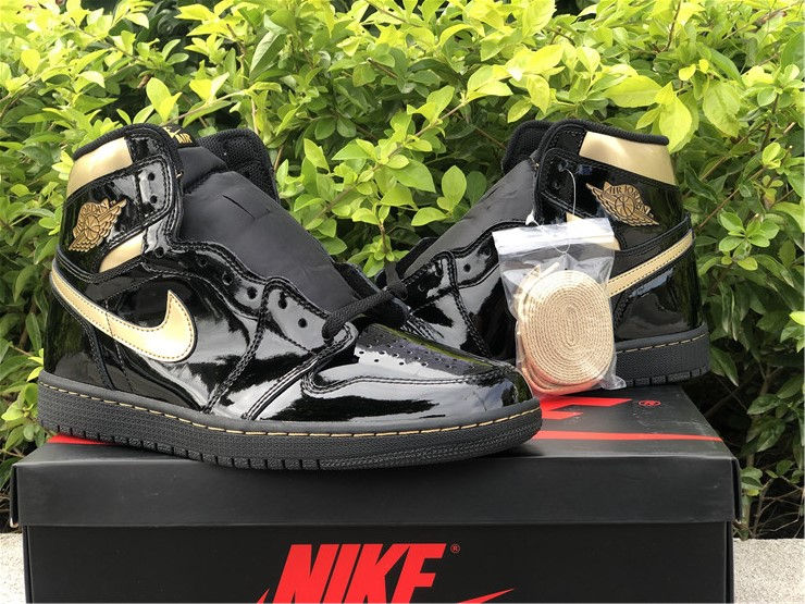 Thumbnail: Air Jordan 1 - High "Black Metallic Gold"