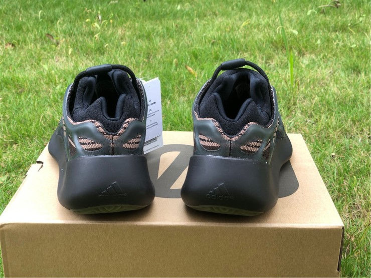 Thumbnail: Yeezy Boost 700 V3 "Clay Brown"