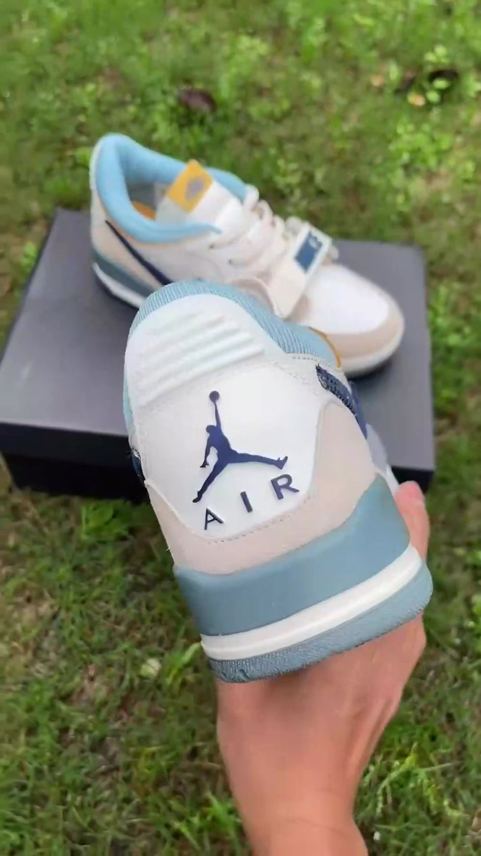 Thumbnail: Air Jordan Legacy 312 - Low "Coururoy Swoosh - White Mystic Navy"