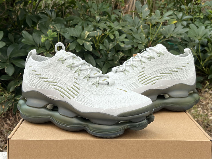 Thumbnail: Air Max Scorpion Flyknit "Light Silver Bronzine"