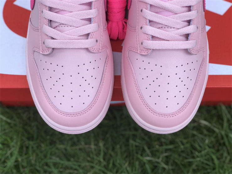 Thumbnail: Nike Dunk - Low "Triple Pink"