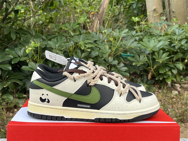 Thumbnail: Nike Dunk - Low