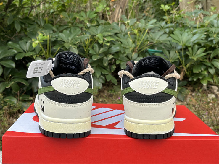 Thumbnail: Nike Dunk - Low