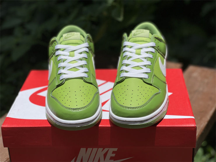 Thumbnail: Nike Dunk - Low "Chlorophyll"