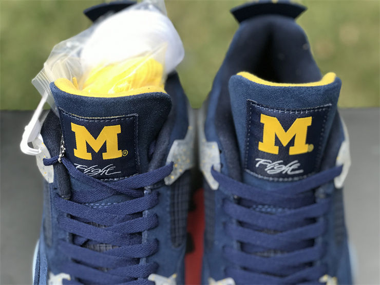 Thumbnail: Air Jordan 4 "Michigan Wolverines"