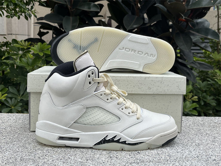 Thumbnail: Air Jordan 5 "Sail"